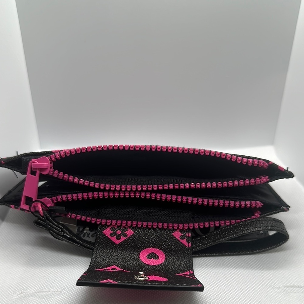 XOXO Black and Pink Geometric Wristlet Clutch - Picture 14 of 16